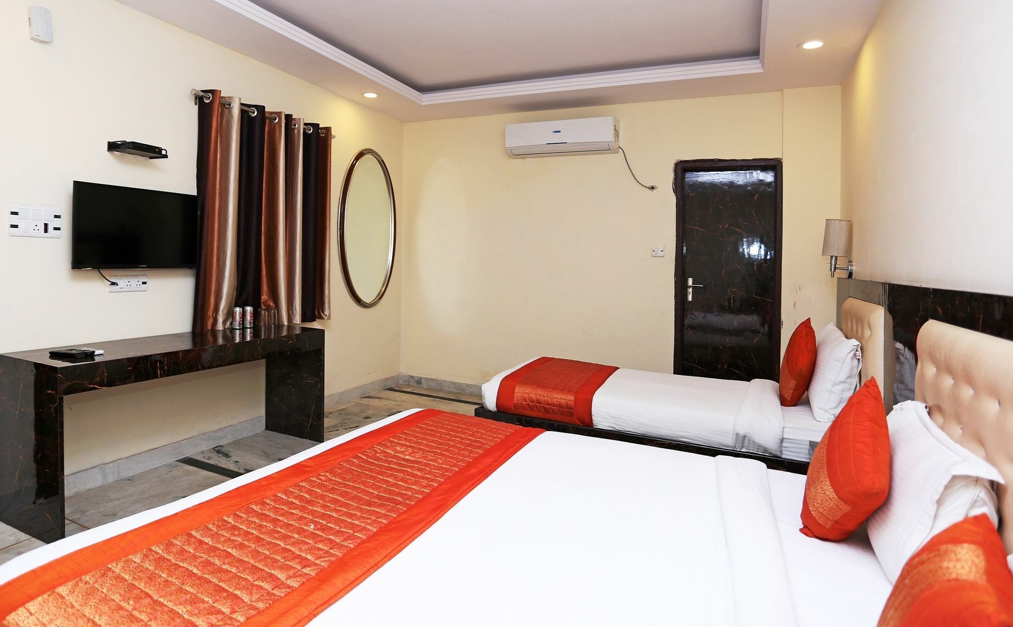 The Alpino Hotel Neu-Delhi Exterior foto