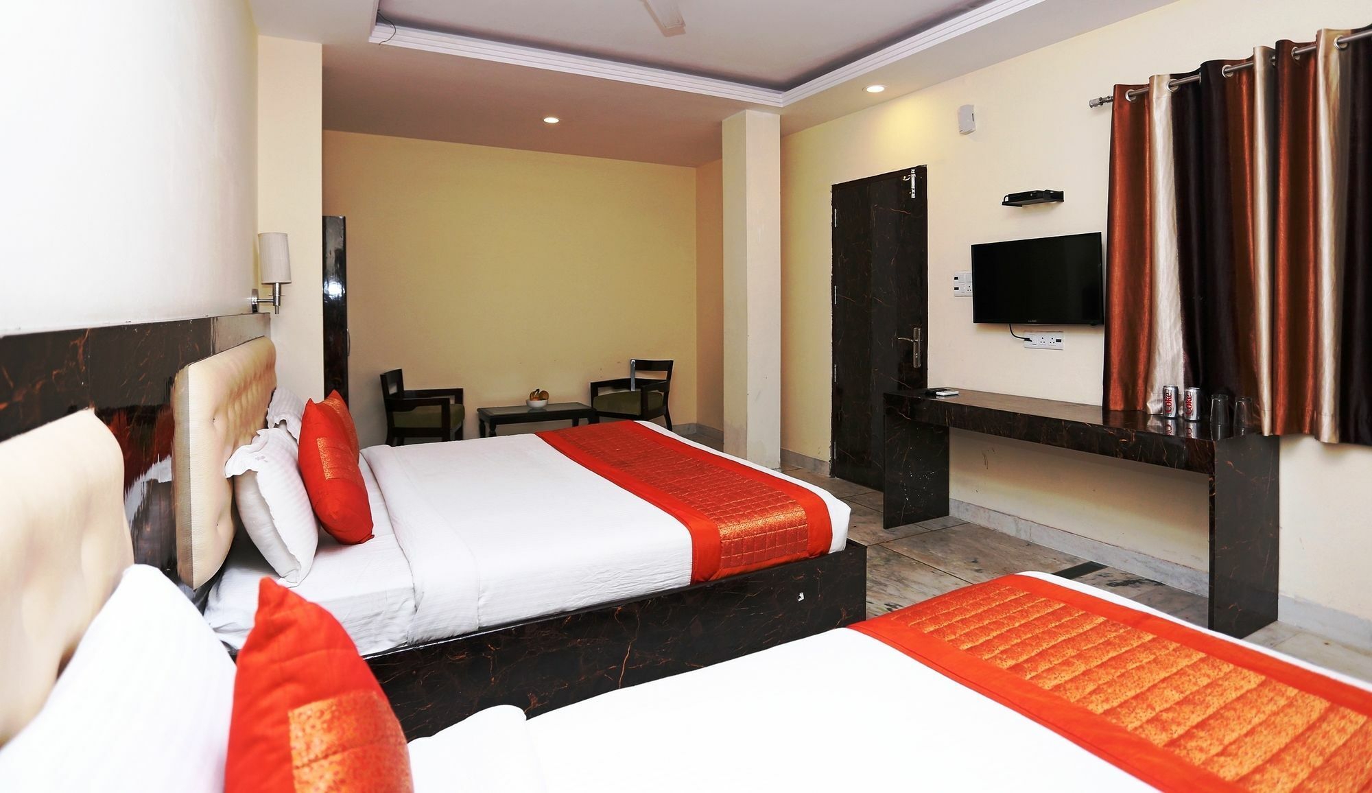 The Alpino Hotel Neu-Delhi Exterior foto