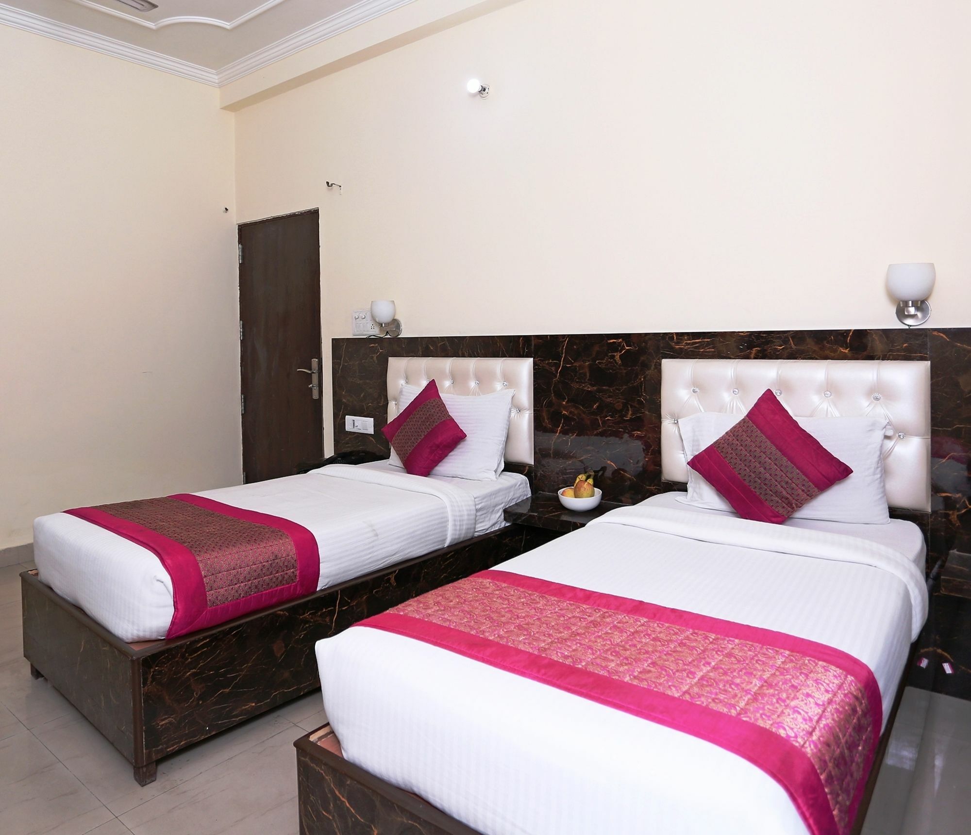 The Alpino Hotel Neu-Delhi Exterior foto